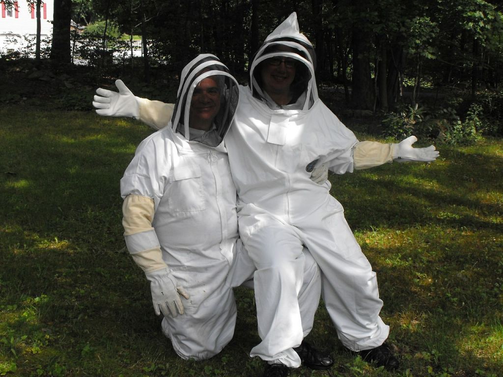 Bee Proof Heavy Duty Breathable Beekeeping Suit Medium Large w//o gloves w//Bag