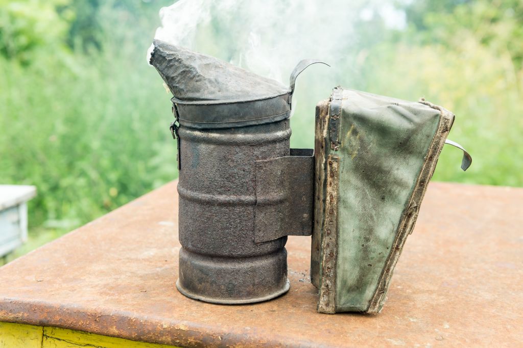 Medieval Beekeeping - Using Smoke