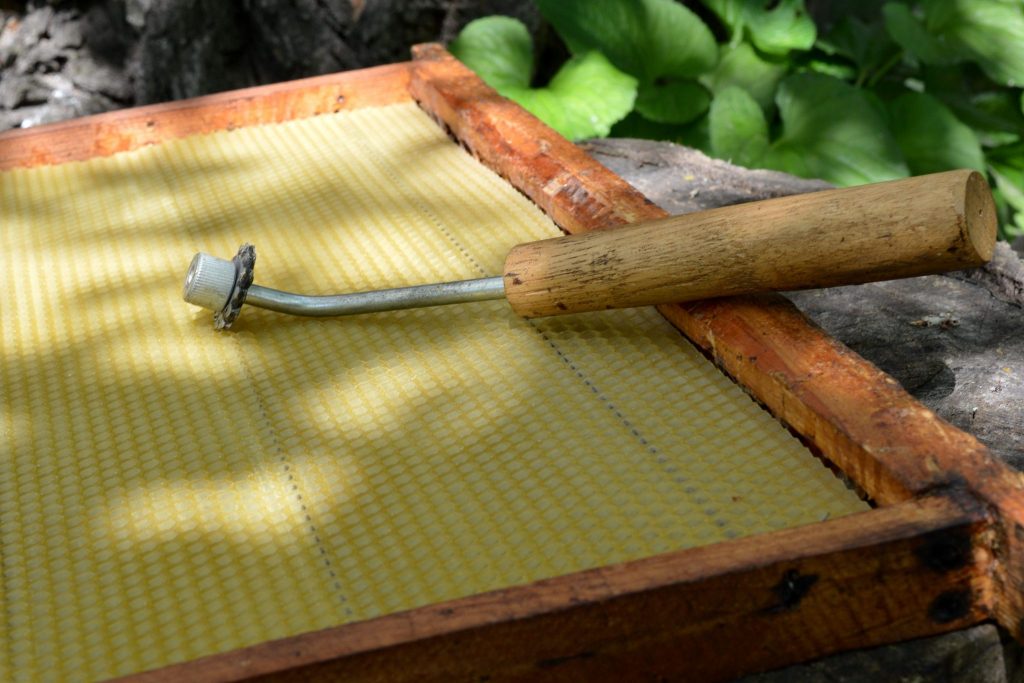 How to Wire a Beehive Frame