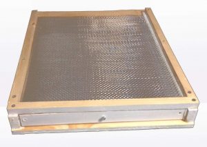 Best Hive Beetle Traps - GreenBeehives IPK Screened Bottom Board & Small Hive Beetle Trap