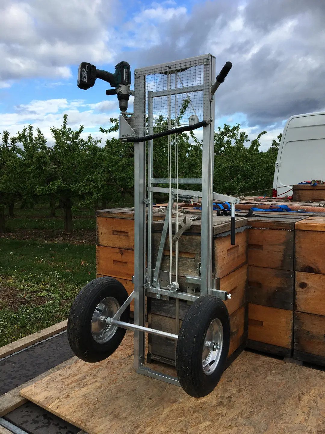 Best Beehive Lifting Equipment and Carts - Apilift Beehive Lifter